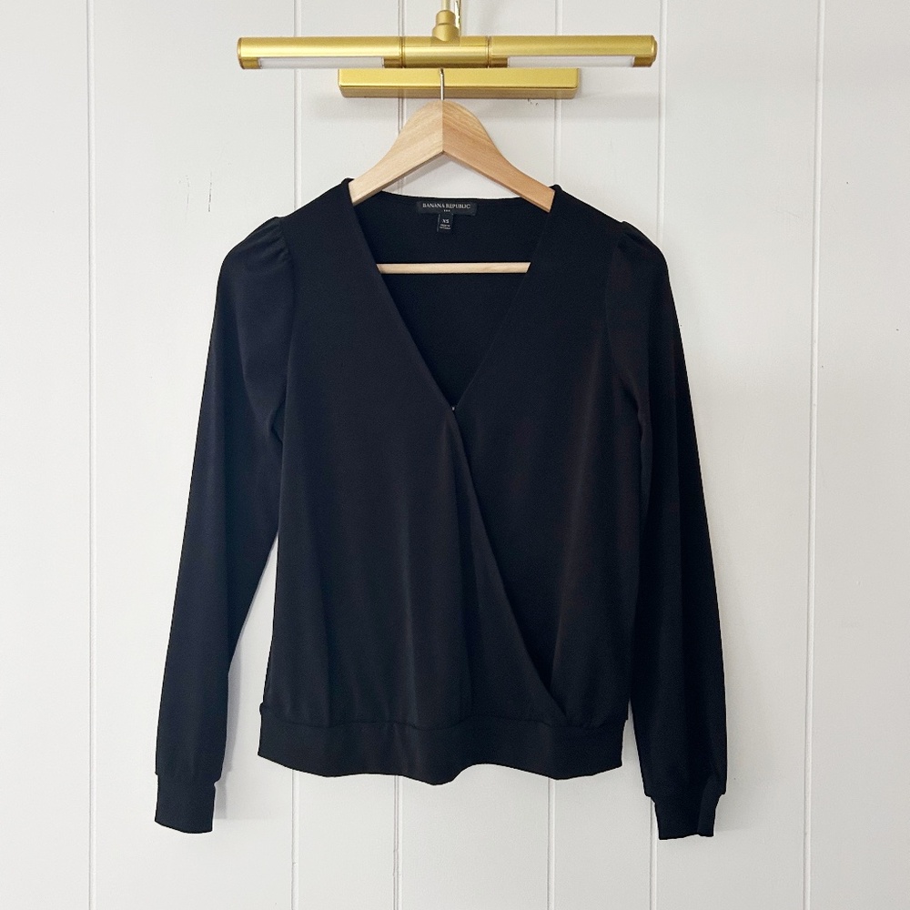 Black V-neck going out top